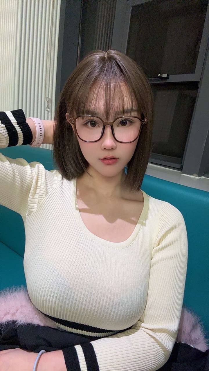 素颜眼镜妹妹暑假兼职，纯素颜见k纯新人学生 真实06可 短期兼职 Height身高172 bust胸围E weight体重50kg Age年龄06
